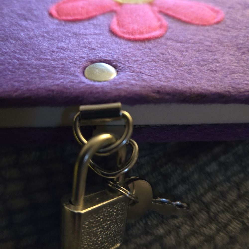 Locked Plush Flower Diary - Picture 4 of 4